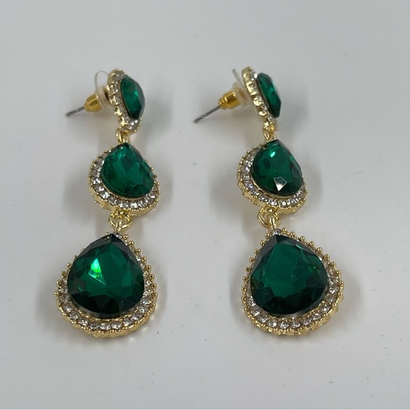 EleQueen Women’s Gold Tone Green Austrian Crystals Tear Drop Pear Drop Earrings - Picture 4 of 6